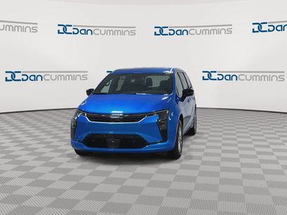 New 2027 Chrysler Pacifica Select w/ Family Tech Group