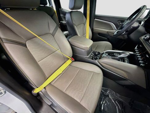 Used 2024 Chevrolet Colorado ZR2 w/ ZR2 Convenience Package III AWD/4WD image 15