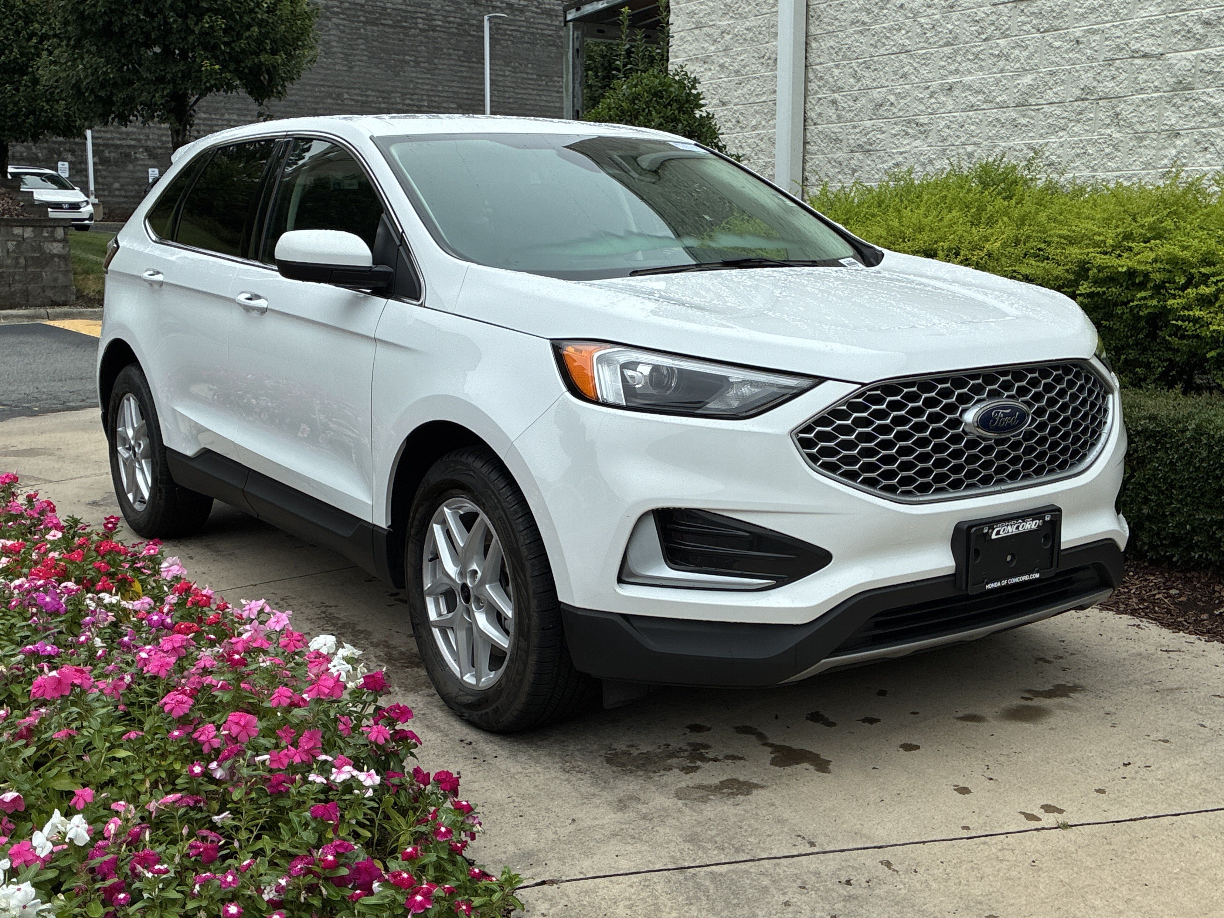 Used 2024 Ford Edge SEL AWD/4WD image 2
