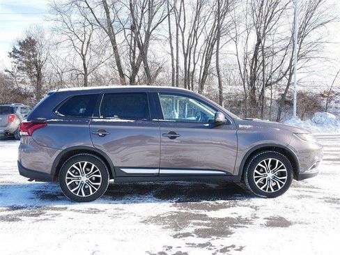 Used 2016 Mitsubishi Outlander SE image 8