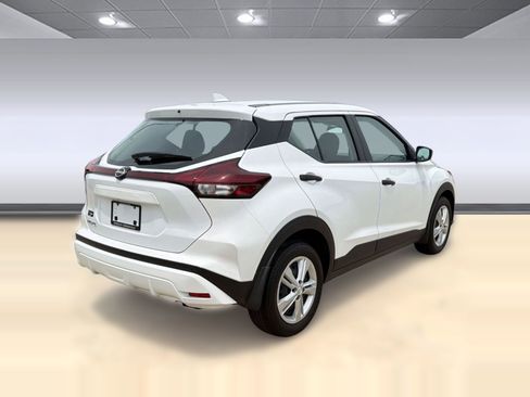 Used 2025 Nissan Kicks Play S FWD image 9