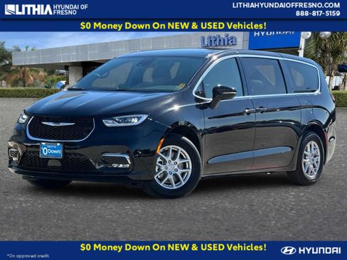 Used 2026 Chrysler Pacifica Select FWD image 1