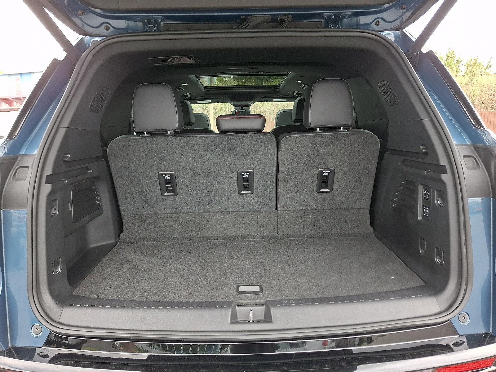 Certified 2025 Chevrolet Traverse RS AWD/4WD image 30