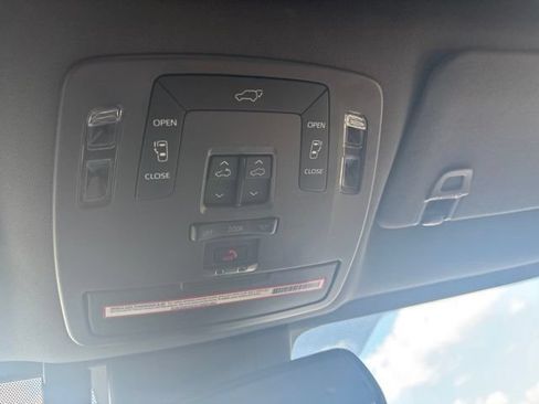 Used 2023 Toyota Sienna XLE FWD image 15