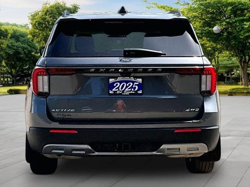Used 2025 Ford Explorer Active w/ Active Comfort Package AWD/4WD image 4