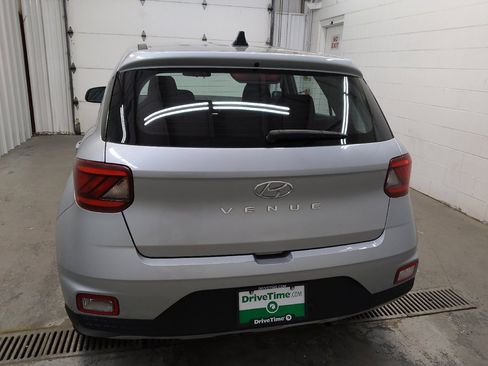 Used 2021 Hyundai Venue SE FWD image 6