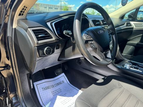 Used 2020 Ford Fusion SE FWD image 18