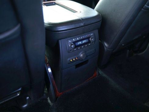 Used 2012 Cadillac Escalade Luxury image 27