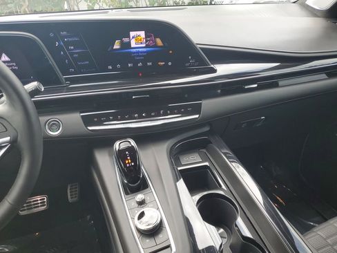 Certified 2024 Cadillac Escalade V w/ LPO, ONYX Package image 17