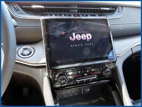 Certified 2023 Jeep Grand Cherokee L Limited w/ Luxury Tech Group II AWD/4WD image 16