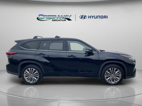 Used 2021 Toyota Highlander Platinum image 8