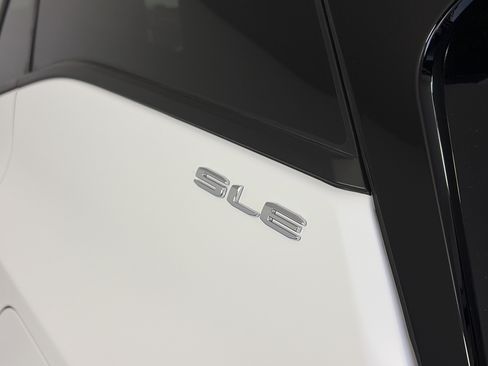 Certified 2024 GMC Terrain SLE w/ Driver Convenience Package AWD/4WD image 23