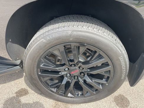 Used 2023 GMC Yukon XL SLT w/ SLT Luxury Package AWD/4WD image 33