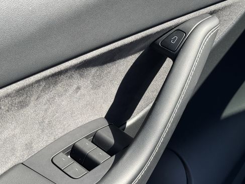 Used 2022 Tesla Model Y Performance image 15