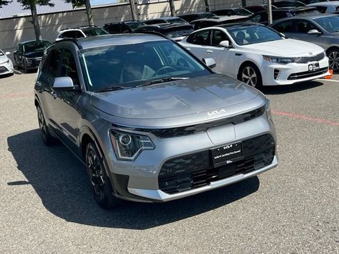 Certified 2024 Kia Niro Wind w/ Wind Preserve Package FWD image 5