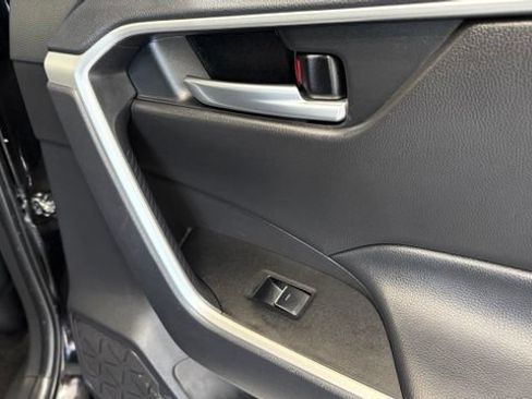 Used 2025 Toyota RAV4 XLE FWD image 26