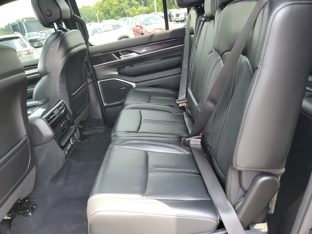 Used 2023 Jeep Wagoneer 4WD w/ Premium Group I image 13