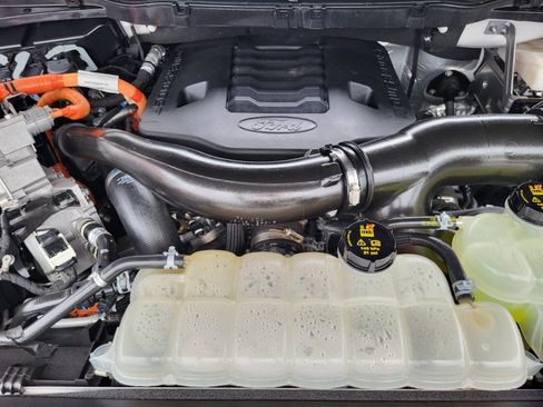 Certified 2023 Ford F150 XLT w/ Equipment Group 302A High image 33