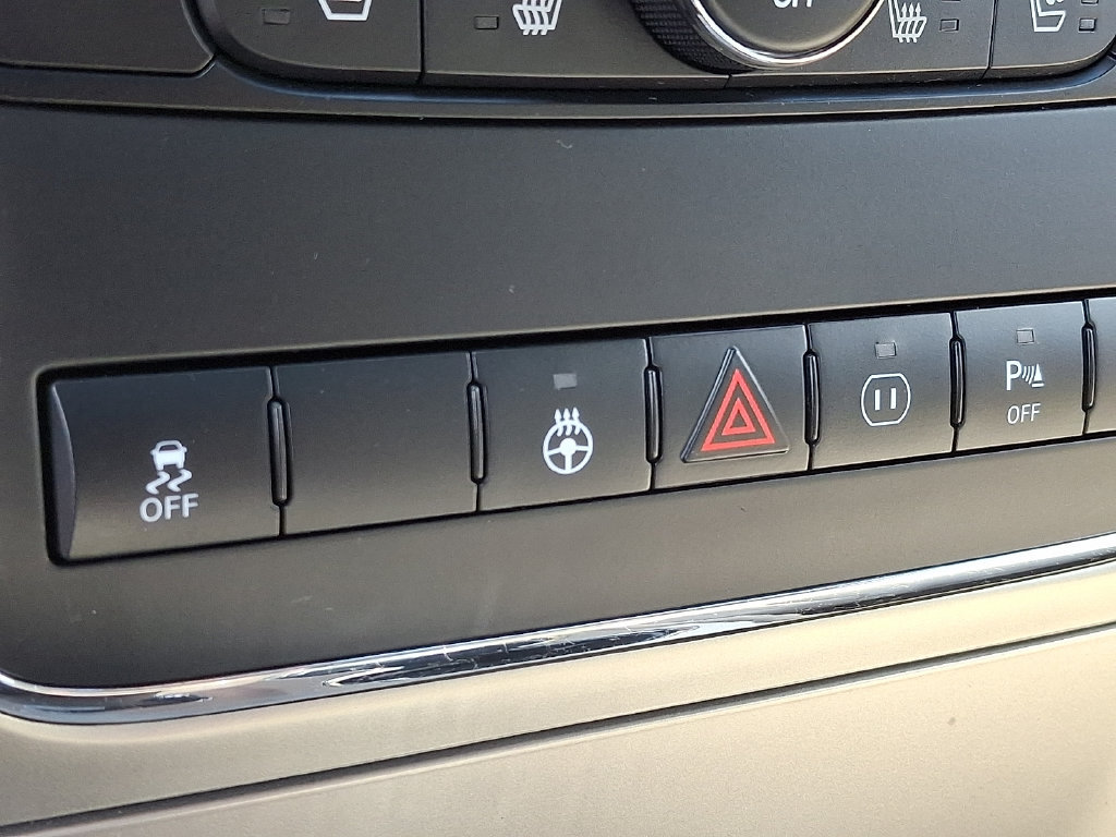 Used 2012 Jeep Grand Cherokee Overland AWD/4WD image 26