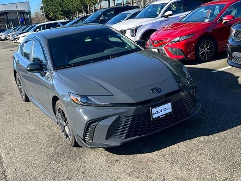 Used 2025 Toyota Camry SE w/ Convenience Package image 6