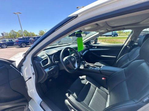 Used 2023 Nissan Maxima SL FWD image 10