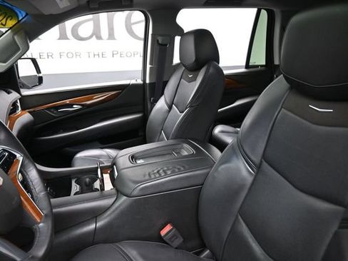 Used 2017 Cadillac Escalade Luxury AWD/4WD image 17