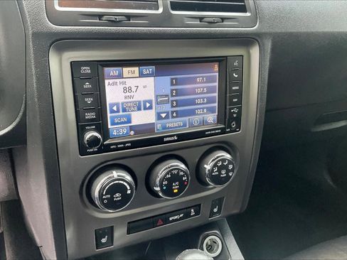 Used 2014 Dodge Challenger SXT RWD image 9