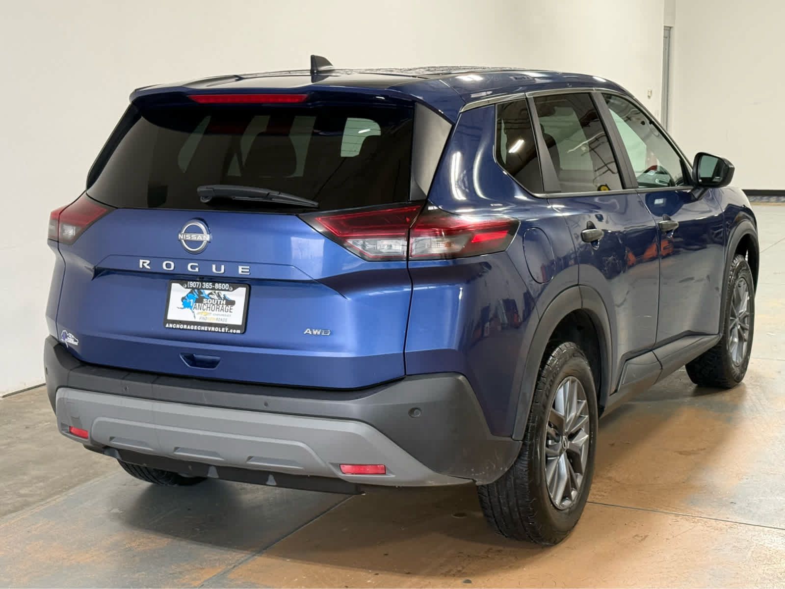 Used 2023 Nissan Rogue S AWD/4WD image 7