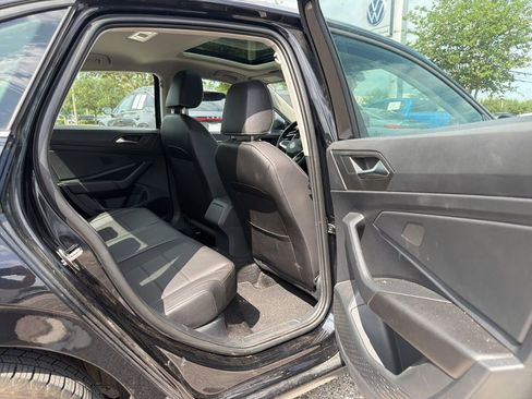 Used 2023 Volkswagen Jetta SE FWD image 21