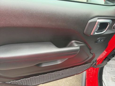 Used 2025 Jeep Wrangler Unlimited Rubicon image 18