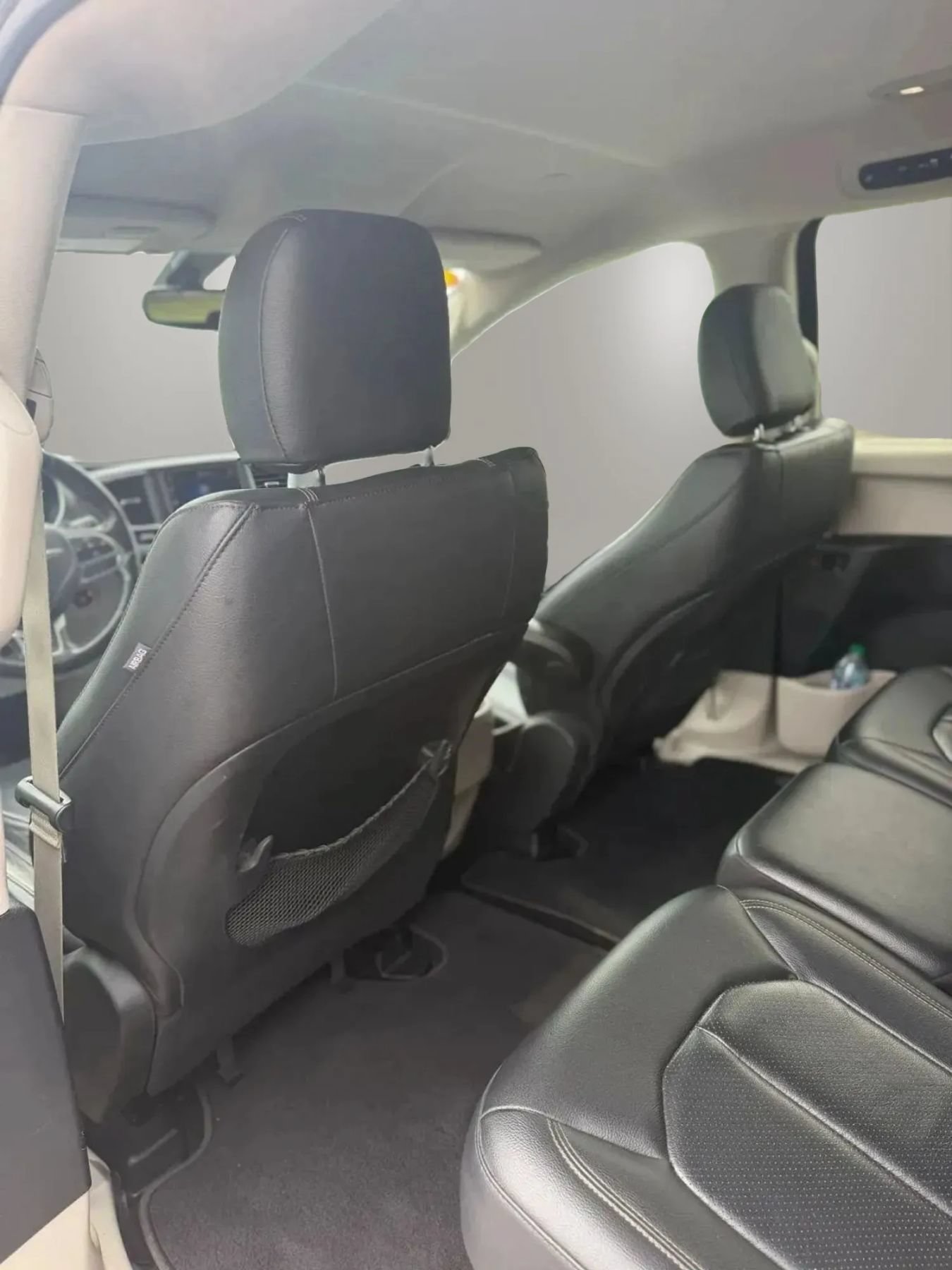 Used 2020 Chrysler Pacifica Touring-L FWD image 17