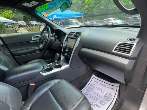 Used 2014 Ford Explorer XLT w/ Equipment Group 202A AWD/4WD image 30