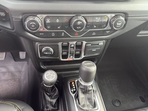 New 2025 Jeep Gladiator High Tide image 20