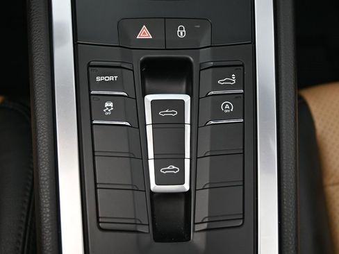Used 2018 Porsche 718 Boxster image 20