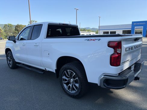 Used 2023 Chevrolet Silverado 1500 LT AWD/4WD image 3