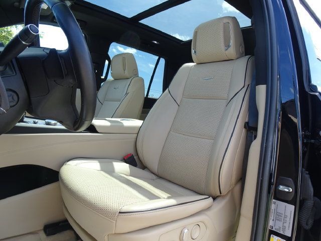 Used 2022 Cadillac Escalade Premium Luxury w/ Performance Package AWD/4WD image 11