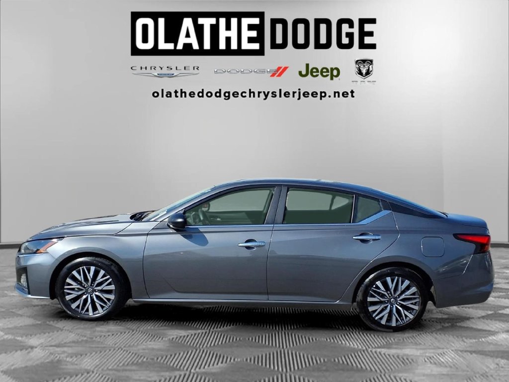 Used 2025 Nissan Altima 2.5 SV FWD image 26