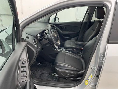 Certified 2022 Chevrolet Trax LT w/ LT Convenience Package image 5