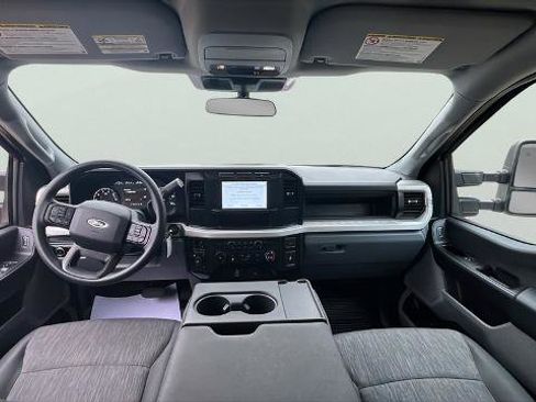 Certified 2023 Ford F250 XL w/ XL Chrome Package image 9