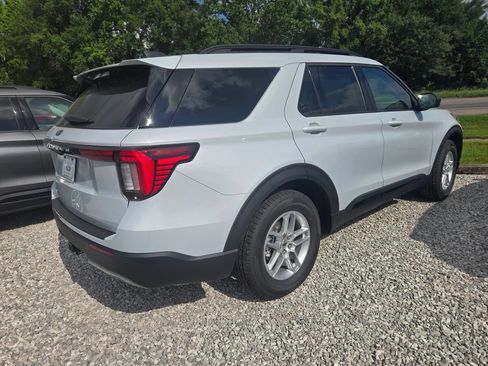 New 2026 Ford Explorer Active w/ Active Comfort Package RWD image 4
