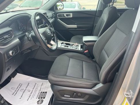 Used 2022 Ford Explorer XLT image 12