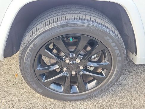 Used 2021 Jeep Grand Cherokee Laredo X RWD image 9