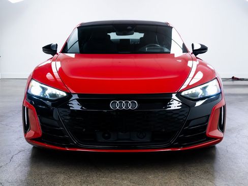 Used 2022 Audi e-tron GT Prestige w/ Prestige Package image 2