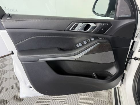 Used 2025 BMW X7 xDrive40i AWD/4WD image 13