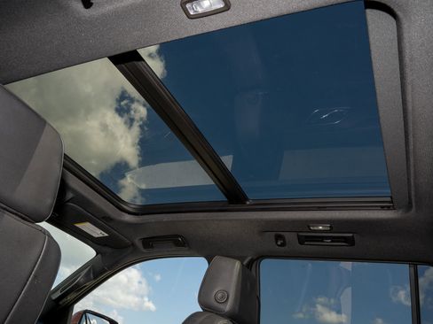 Used 2023 Chevrolet Tahoe LT w/ Luxury Package image 22