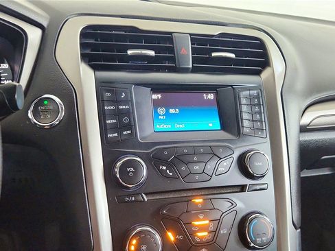 Used 2017 Ford Fusion SE image 40