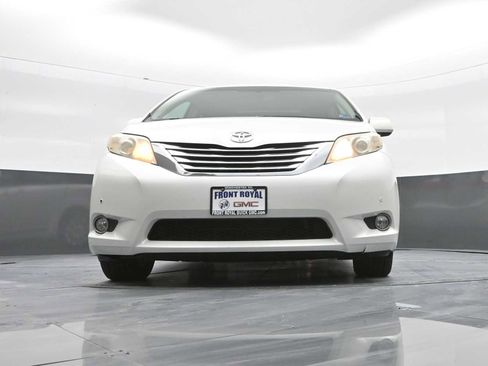 Used 2011 Toyota Sienna Limited image 36