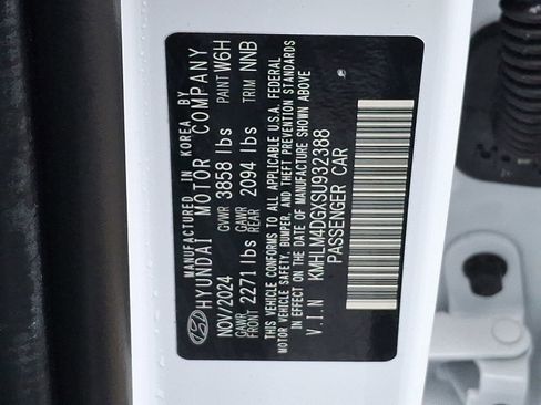 Certified 2025 Hyundai Elantra Sport image 28