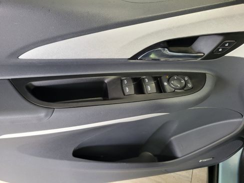 Used 2019 Chevrolet Bolt Premier w/ Infotainment Package FWD image 18