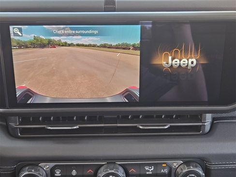 New 2025 Jeep Gladiator Rubicon w/ Convenience Group image 19